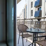 Downtown With 2 Bedrooms Apartment *