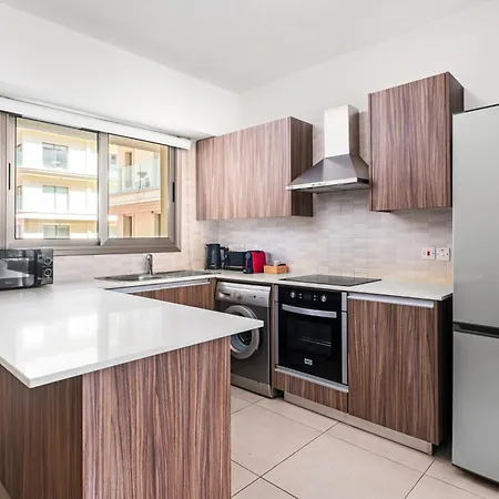 Apartment Downtown With 2 Bedrooms *