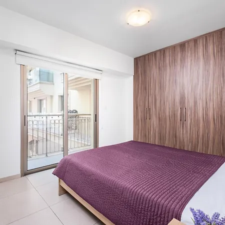 Apartment Downtown With 2 Bedrooms Larnaca